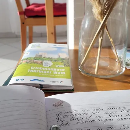 Wohlfuehl-ferienwohnung Mit Tiefgarage Im Gruenen Apartamento Oberhof (Thuringia)