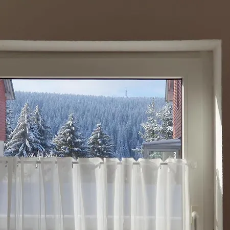 Wohlfuehl-ferienwohnung Mit Tiefgarage Im Gruenen Apartamento