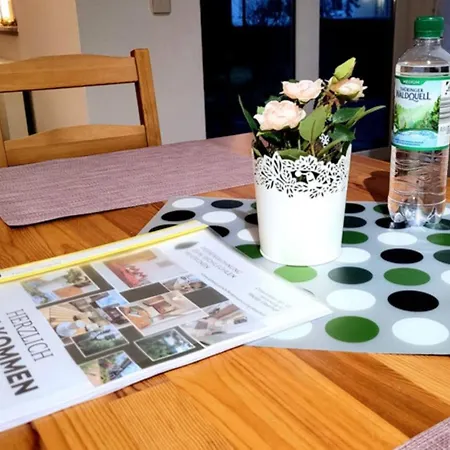 Wohlfuehl-ferienwohnung Mit Tiefgarage Im Gruenen Apartamento Oberhof (Thuringia)