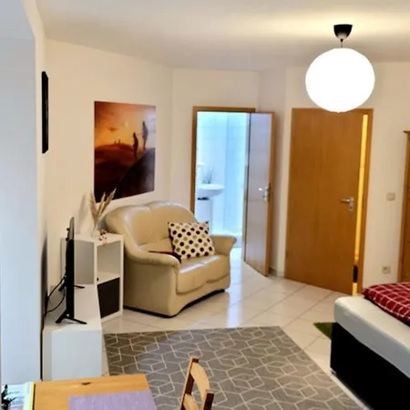 Wohlfuehl-ferienwohnung Mit Tiefgarage Im Gruenen *