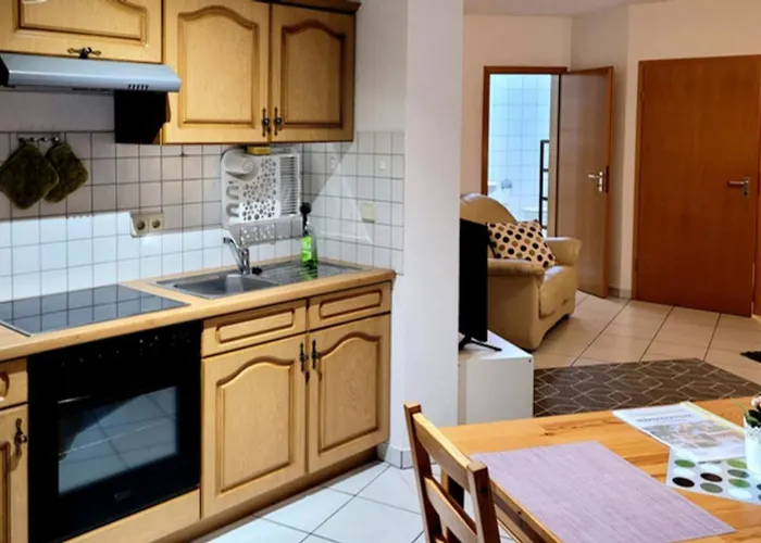 Wohlfuehl-ferienwohnung Mit Tiefgarage Im Gruenen Appartement *